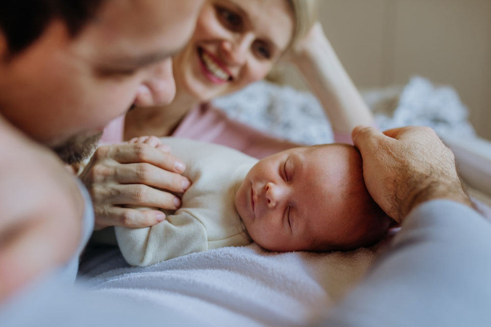 newborn photography ideas parent interactions